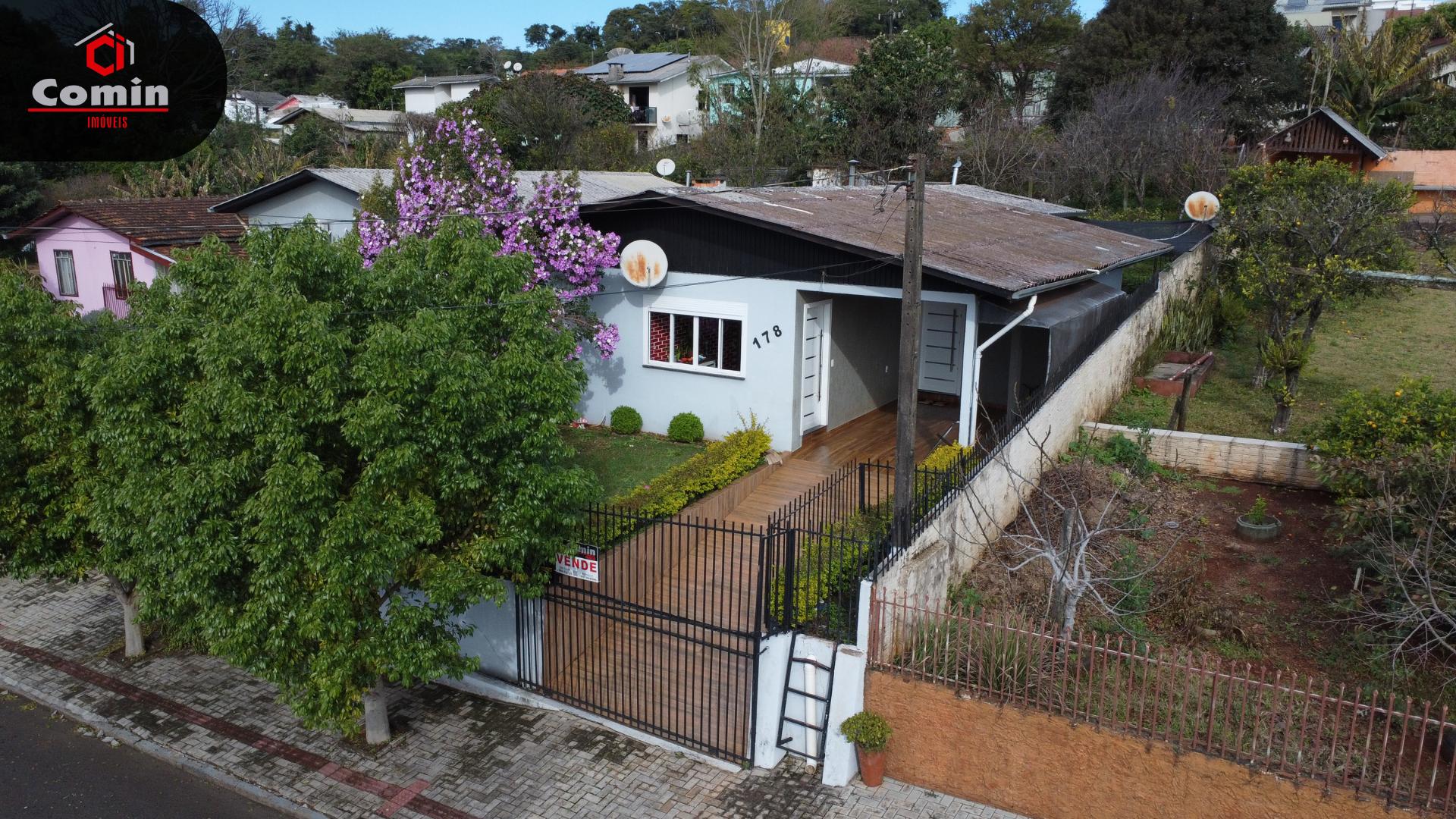Casa à venda na Rua Laurindo De Carli.