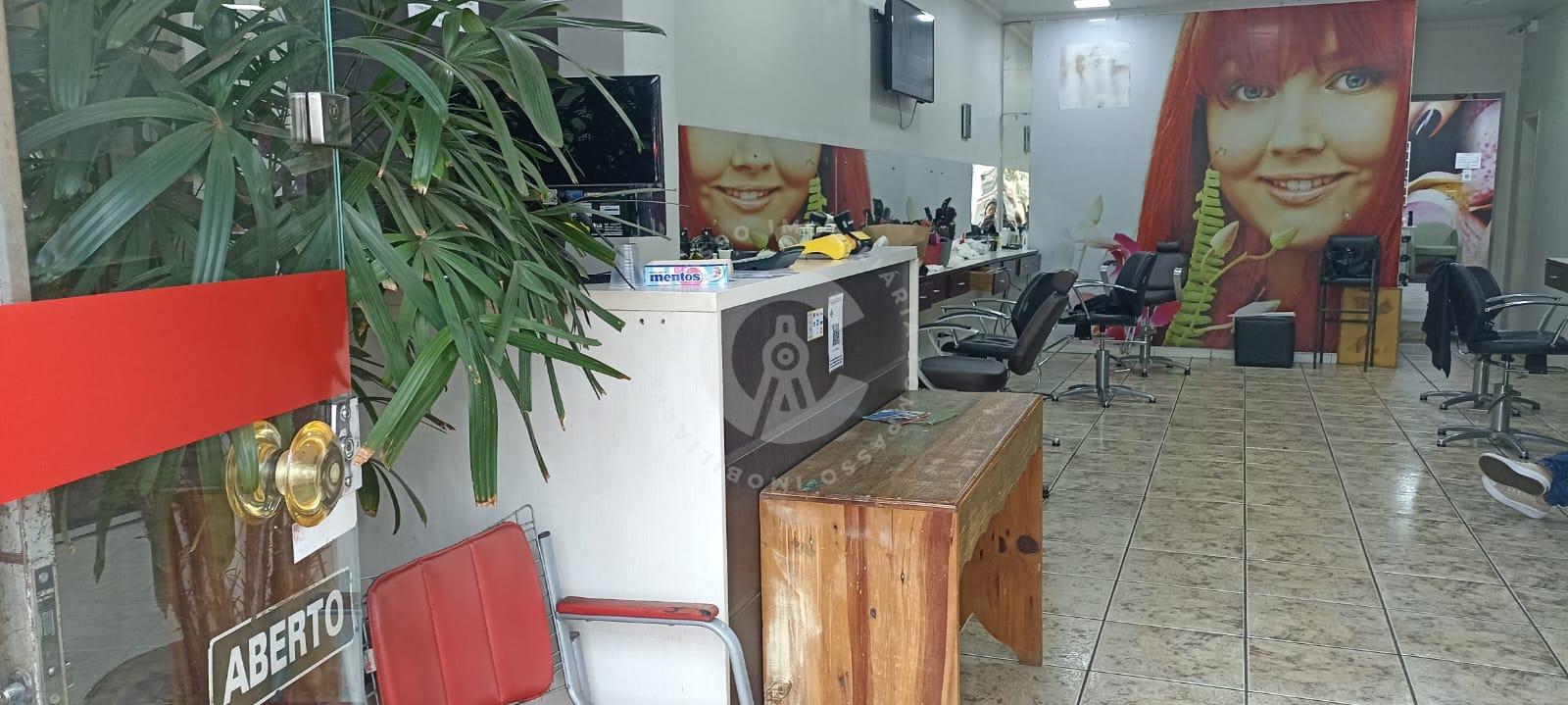 PRÉDIO COMERCIAL E RESIDENCIAL NA AVENIDA PARANÁ