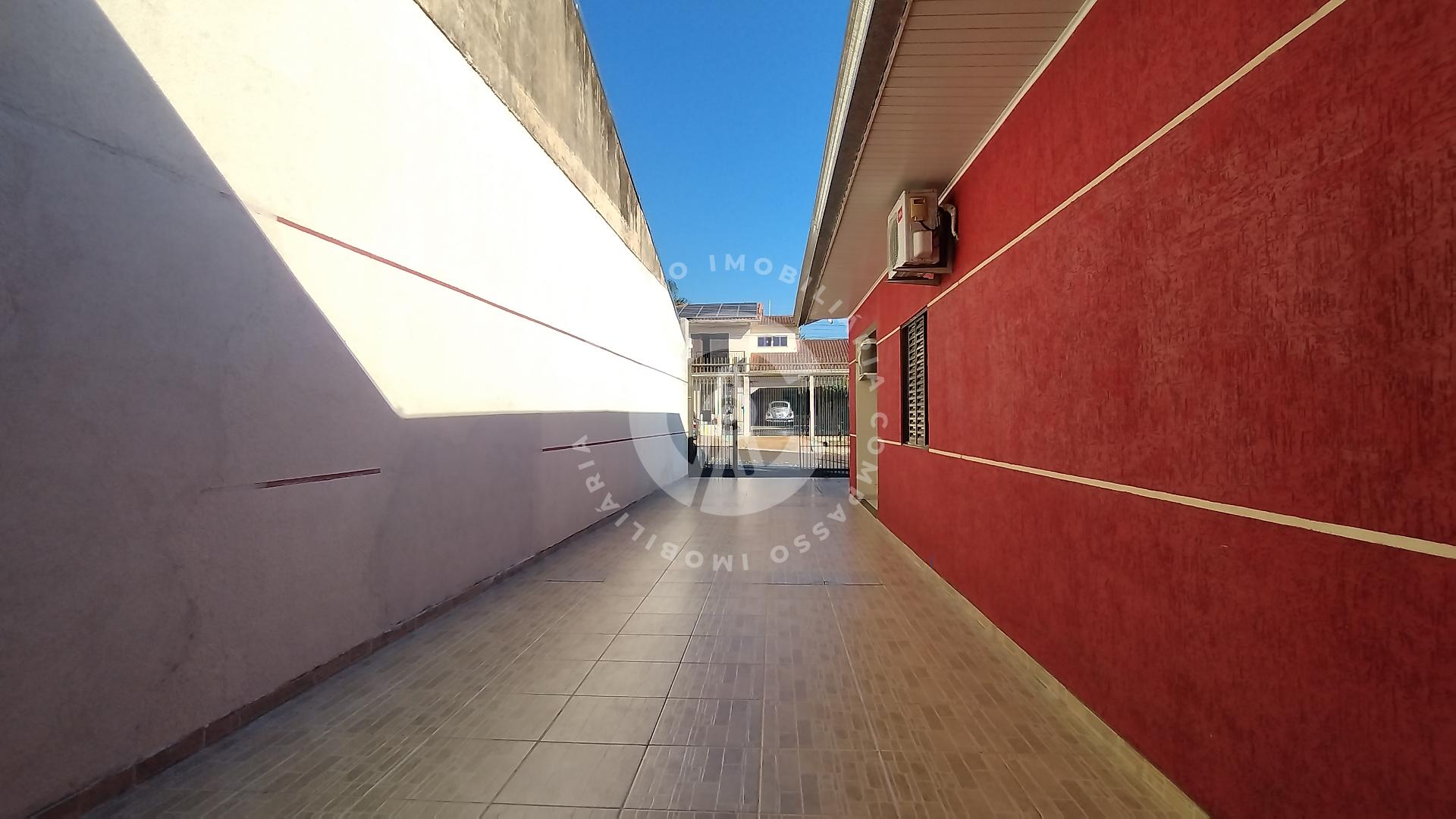 Casa à venda com 04 por R  495.000,00 - na Vila Maracanã - Foz...