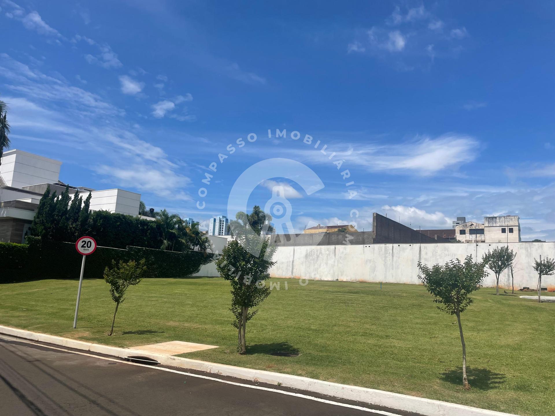 Terreno á venda no Condomínio Iguassu Green Village de 781m2