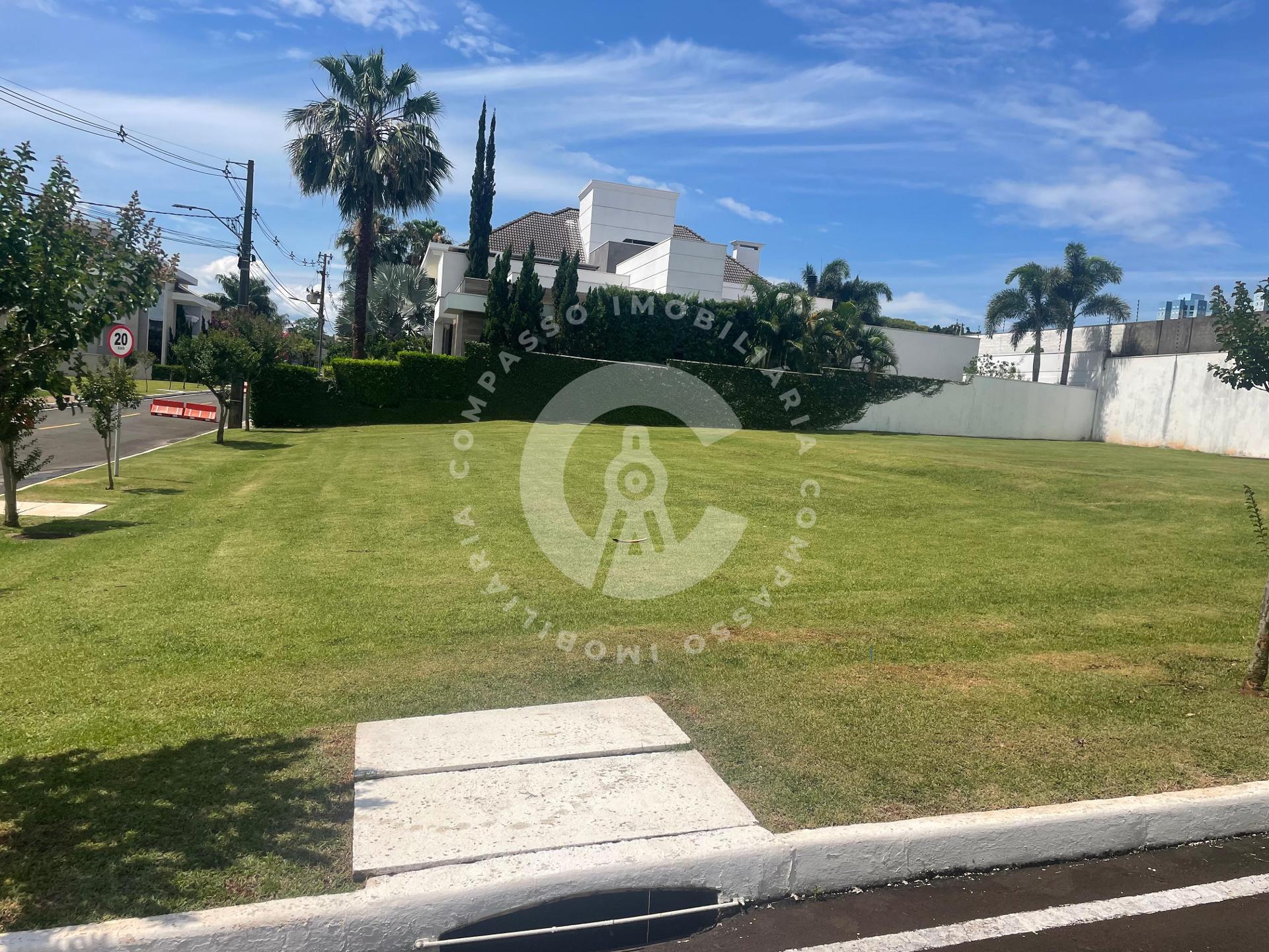 Terreno á venda no Condomínio Iguassu Green Village de 781m2