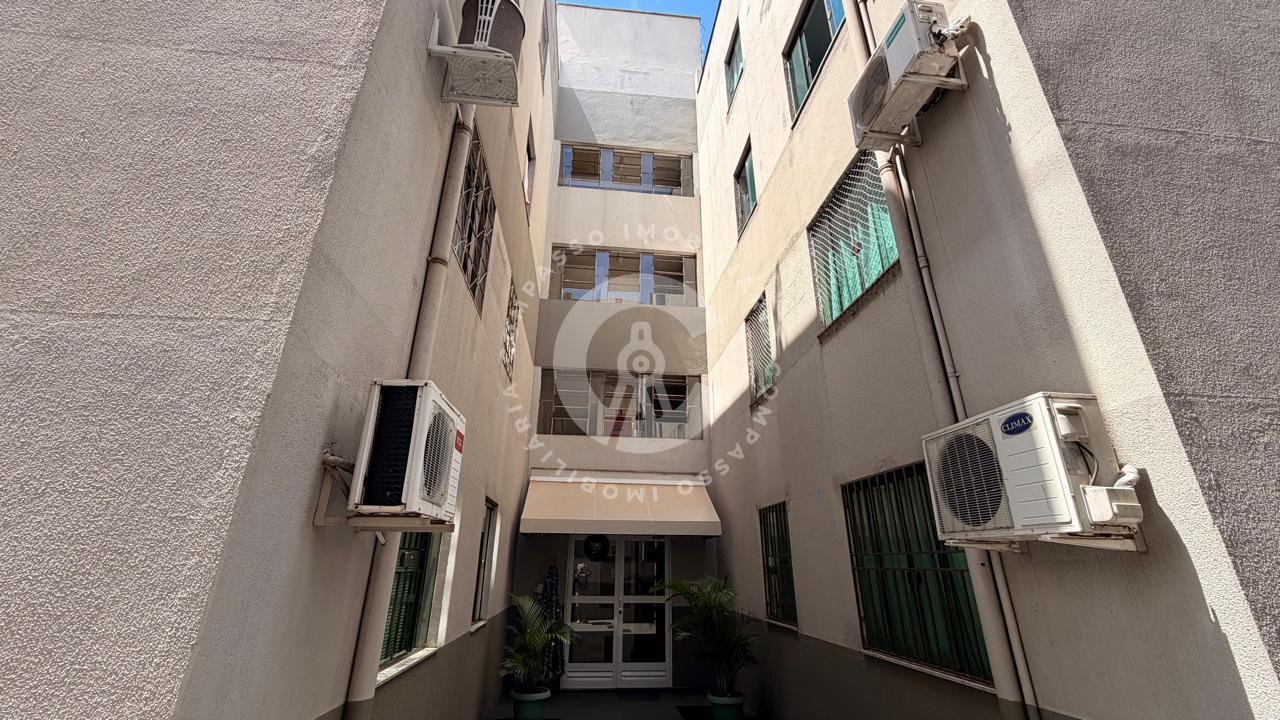 Apartamento reformado com 2 dormitórios à venda por R  280.000...