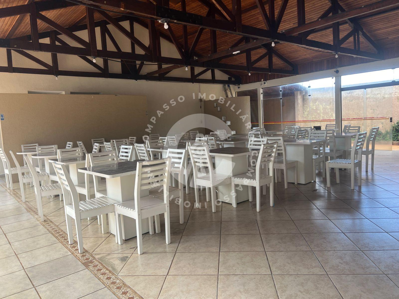 Apartamento com 3 dormitórios e 2 banheiros à venda, Centro, F...