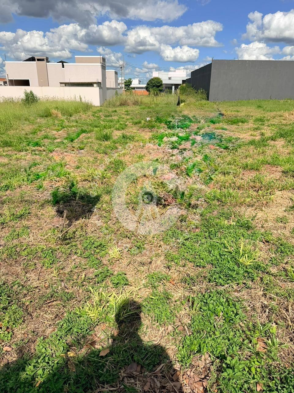Terreno plano de 429 m  no Jardim Ipê, ideal para construir ou...