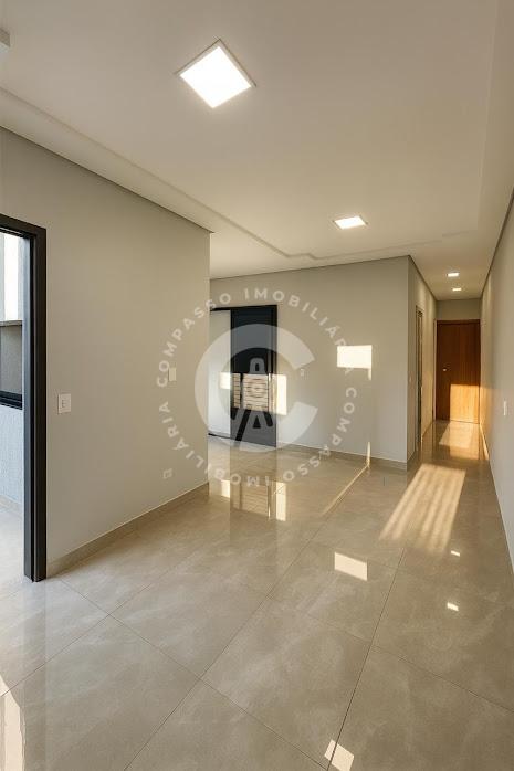 Casa com quintal e vaga p 2 carros no Jardim das Oliveiras, Fo...