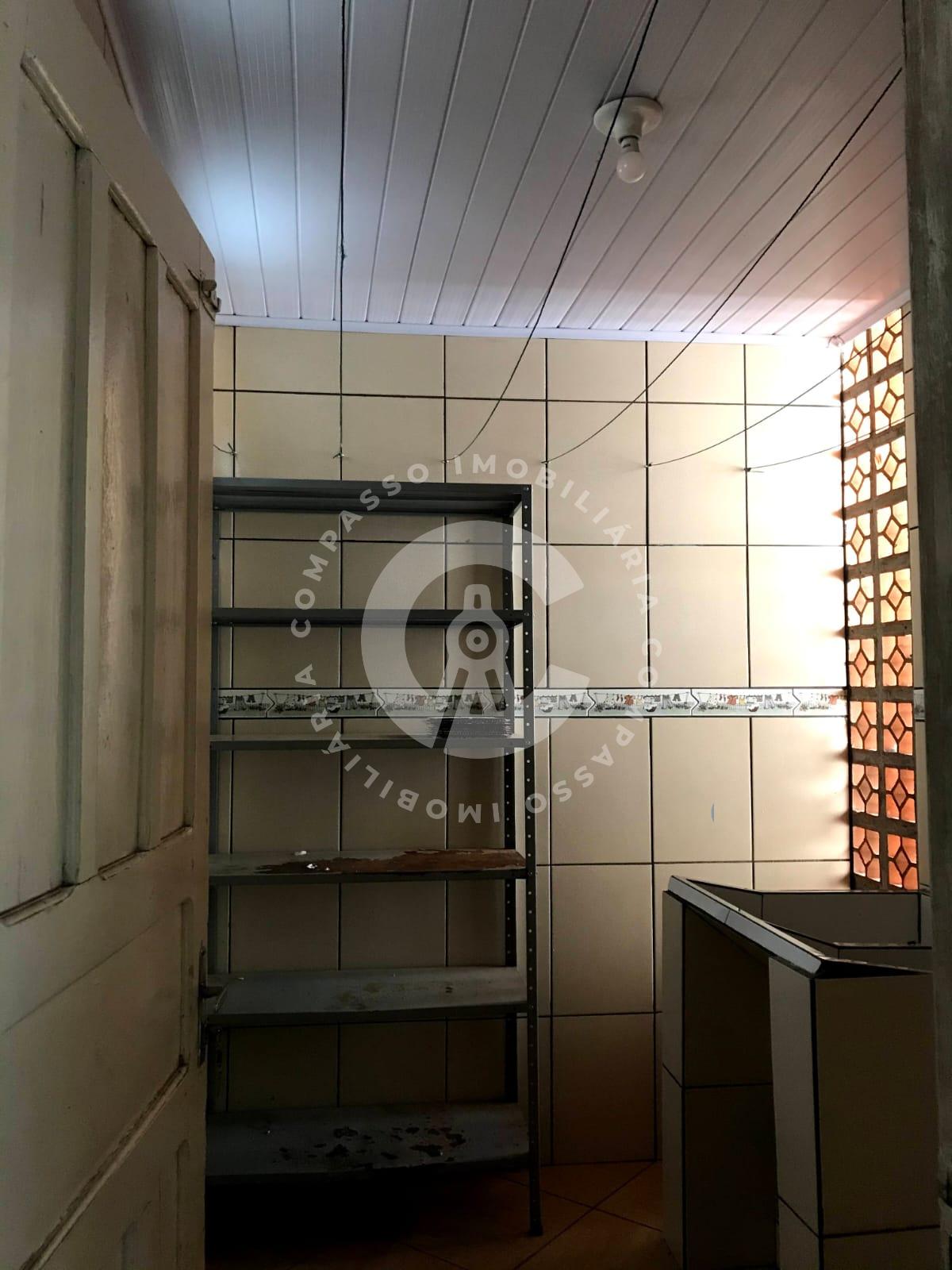 Casa no Profilurb I com suíte, churrasqueira e ótimo padrão 