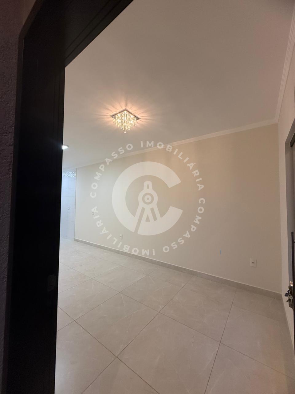 Casa no Parque da Lagoa com 2 quartos e garagem para 2 carros.