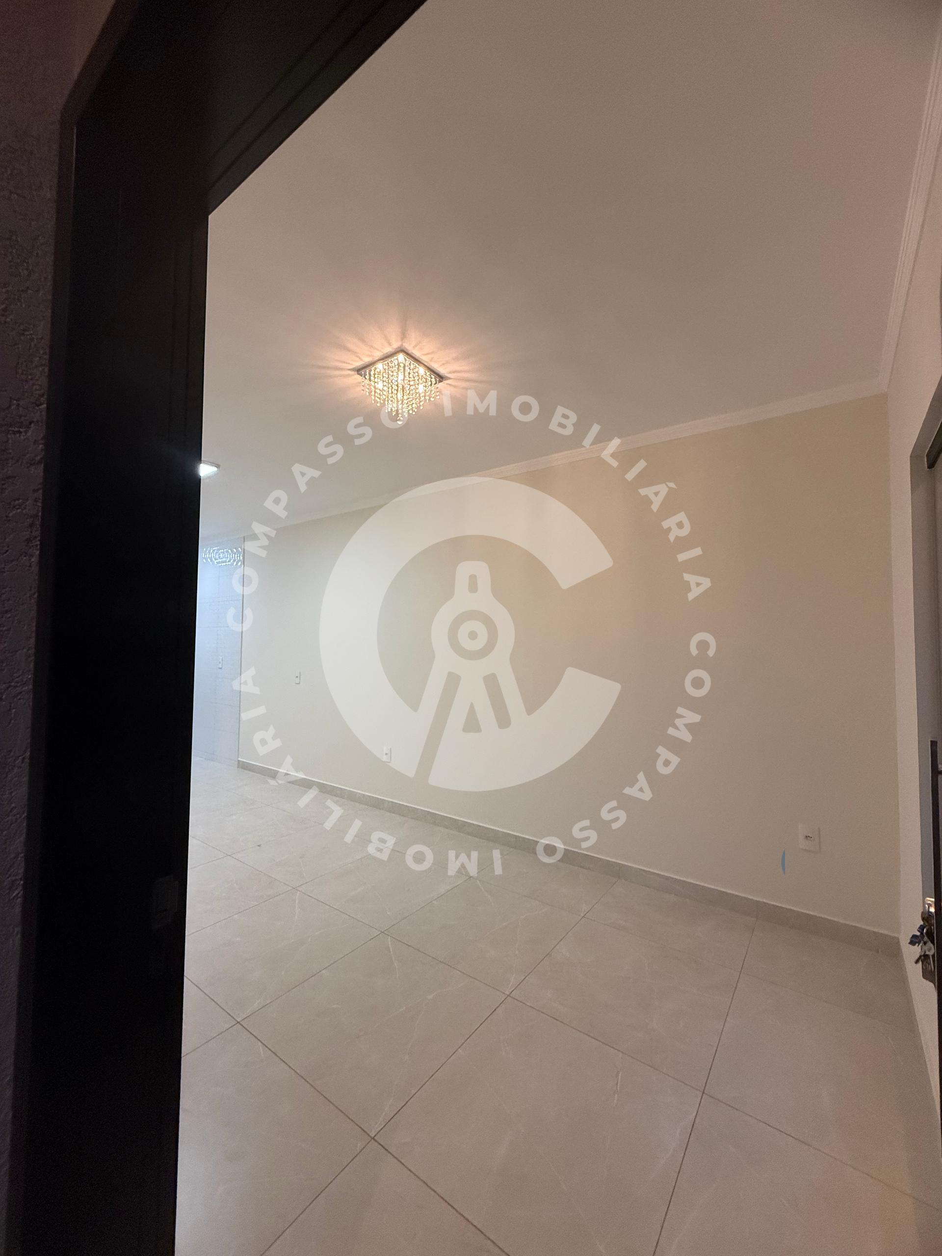 Casa no Parque da Lagoa com 2 quartos e garagem para 2 carros.