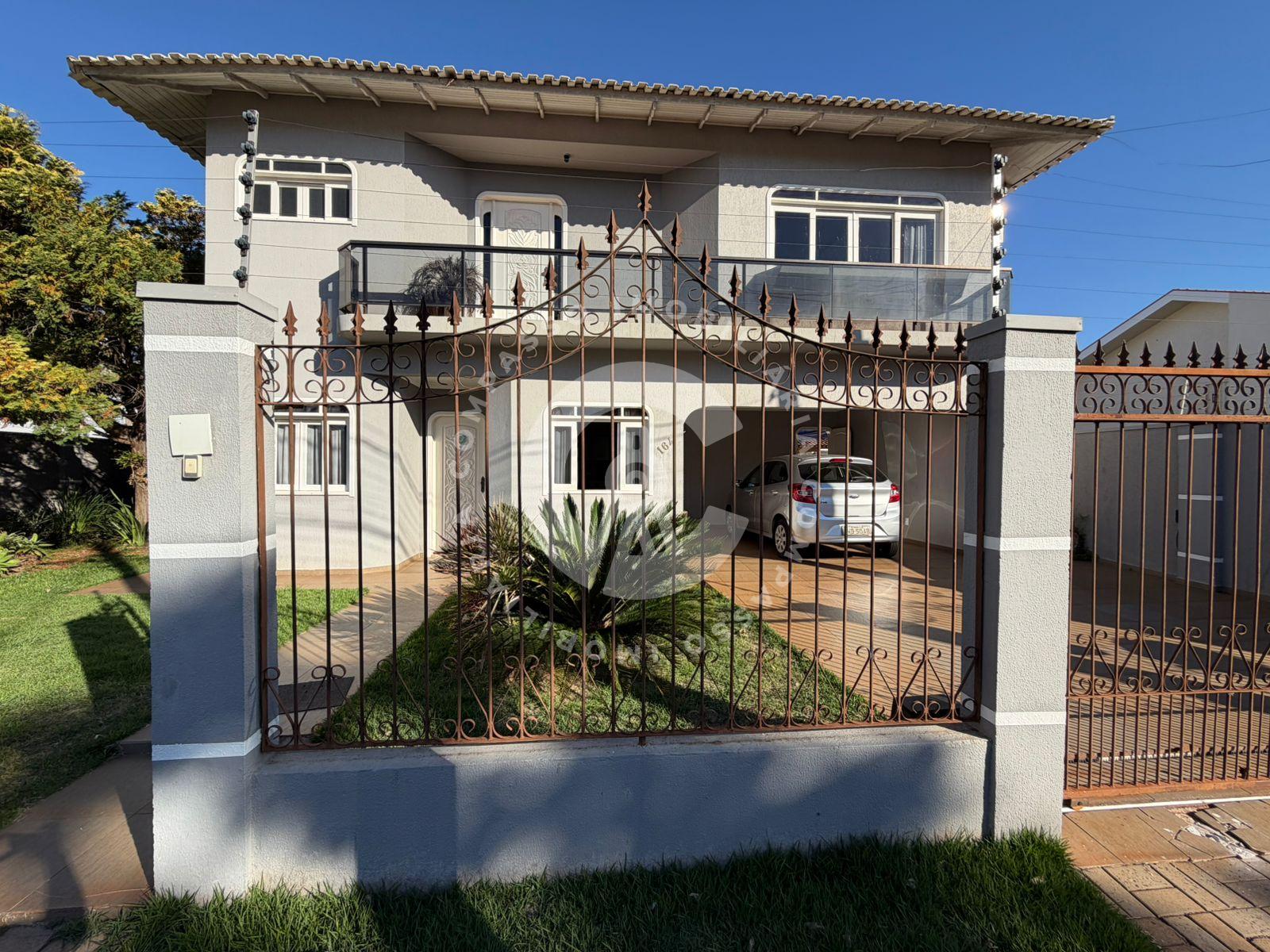 Sobrado à venda piscina e energia solar Suíte master com close...