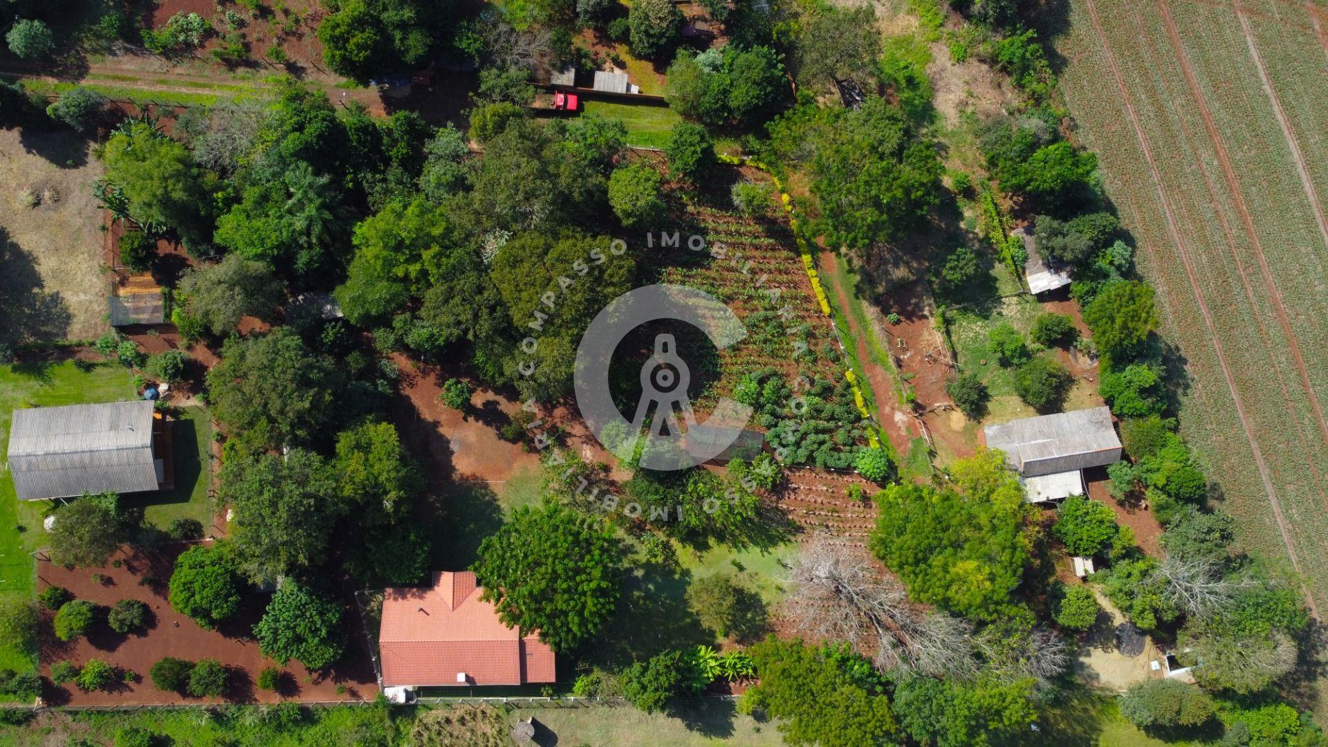 Linda chácara em Santa Terezinha com pomar, casa ampla e área ...