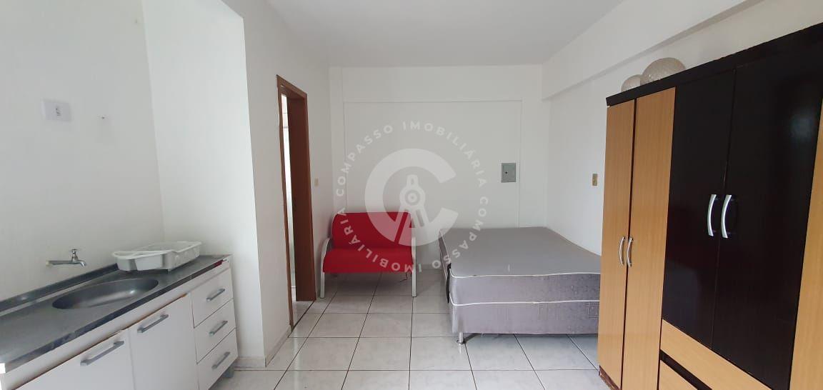 Apto semi mobiliado no Ed. La Torre  quarto, cozinha, lavander...