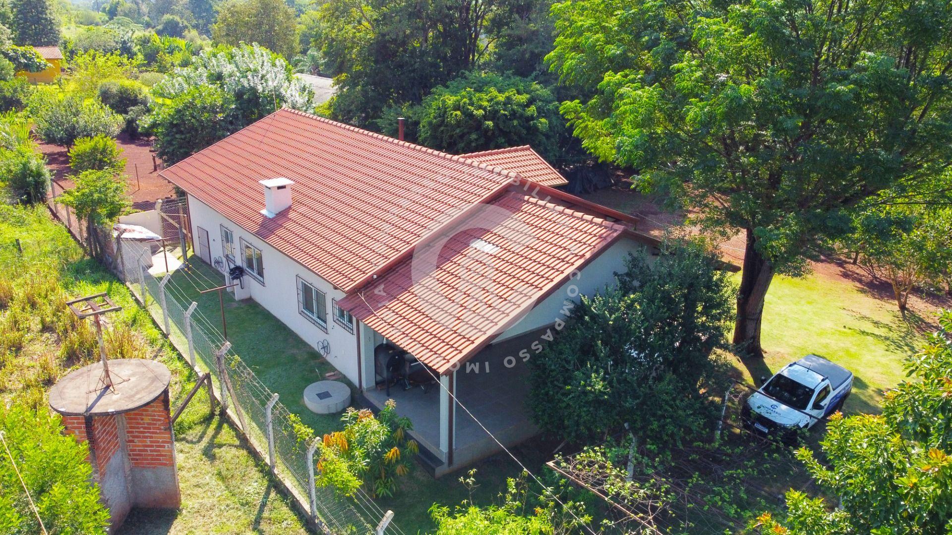 Linda chácara em Santa Terezinha com pomar, casa ampla e área ...