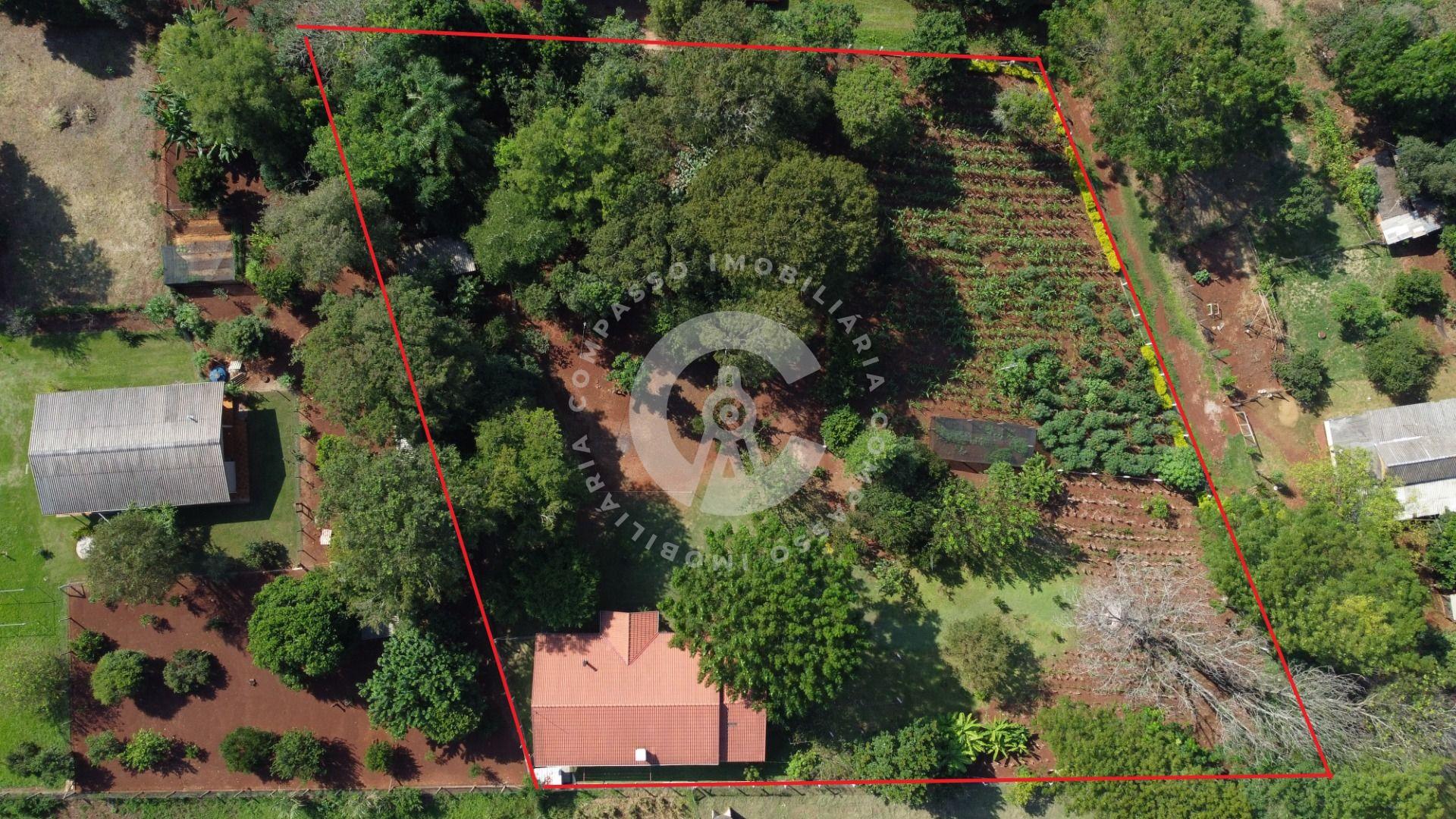 Linda chácara em Santa Terezinha com pomar, casa ampla e área ...