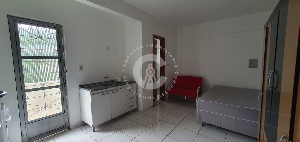 Apto semi mobiliado no Ed. La Torre  quarto, cozinha, lavander...