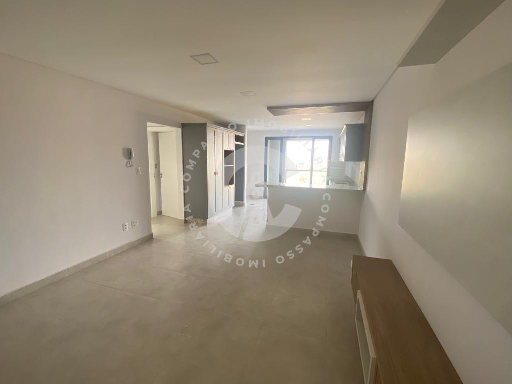 Apartamento com 3 dormitórios à venda,94.15 m , Conjunto A, FO...