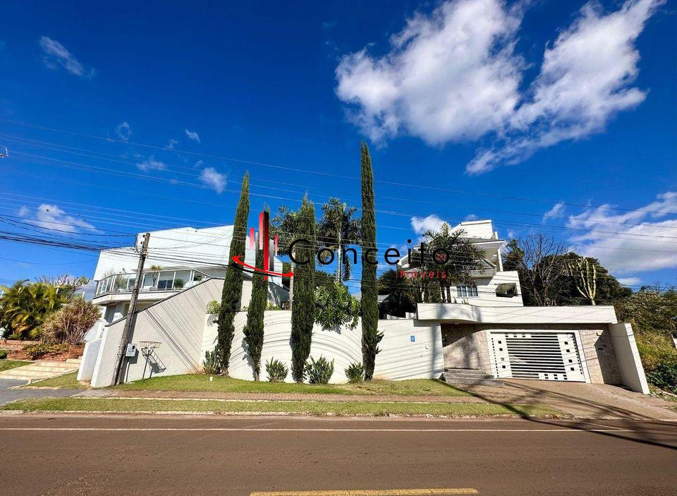 VENDE CASA COM ÓTIMA LOCALIZAÇÃO NO  BAIRRO VILA IZABEL