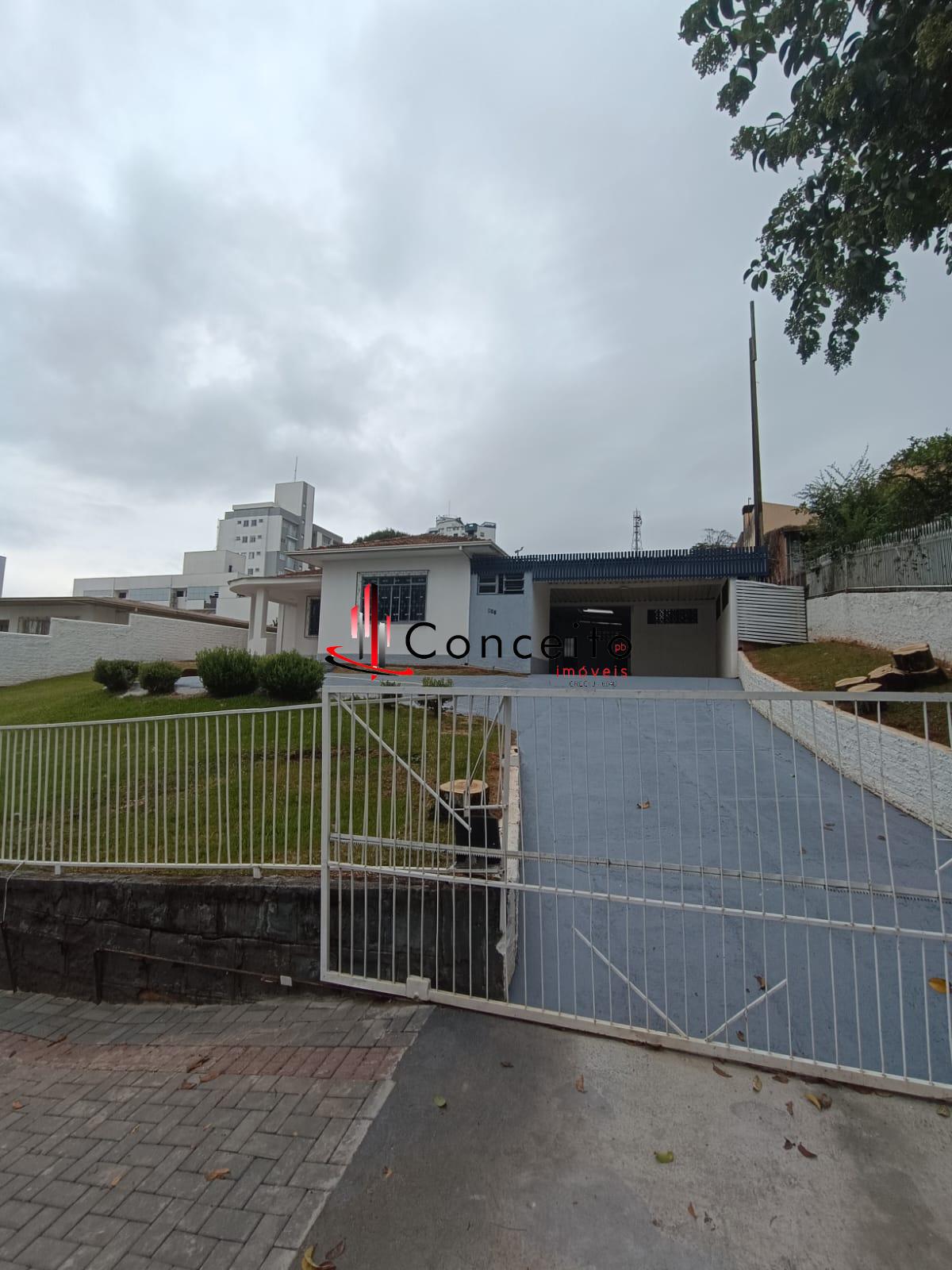 ALUGA  - CASA COM OTIMA LOCALIZA??O NO CENTRO DA CIDADE DE  PA...