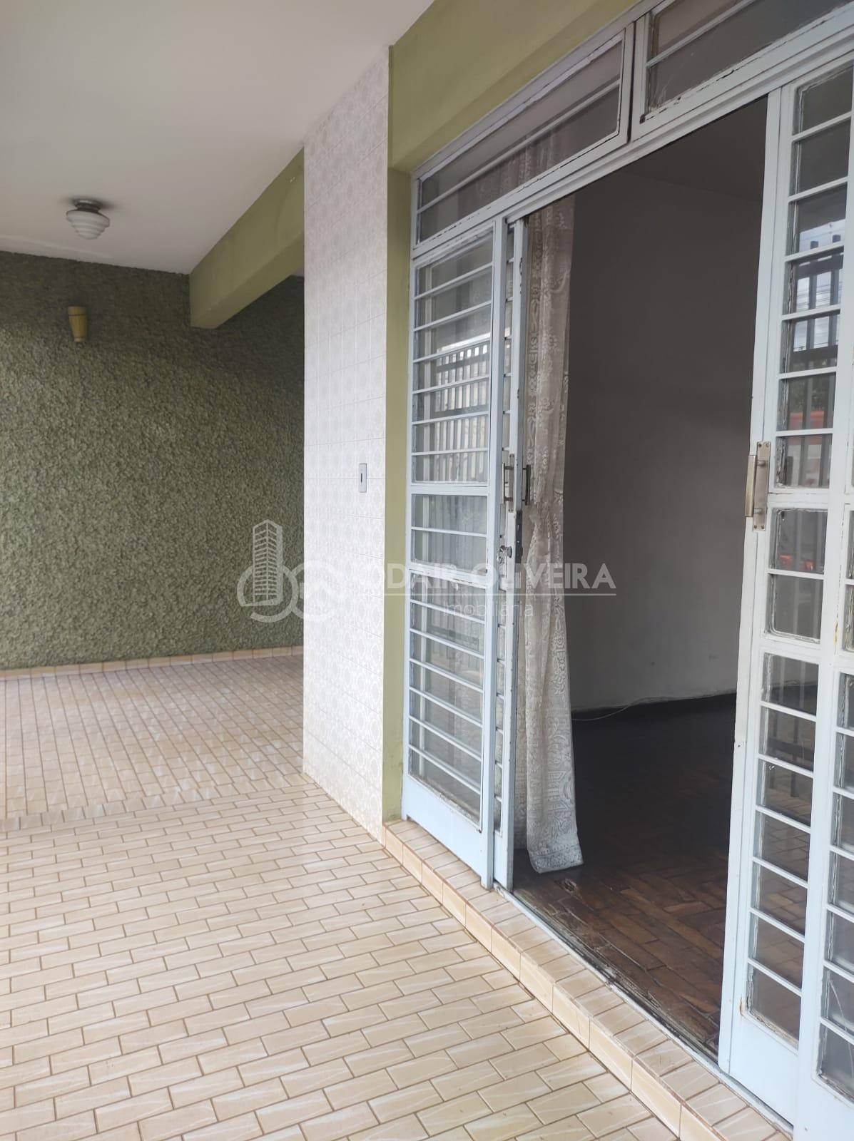 Casa à Venda no Centro de Passos MG 6 Quartos e 2 Moradias