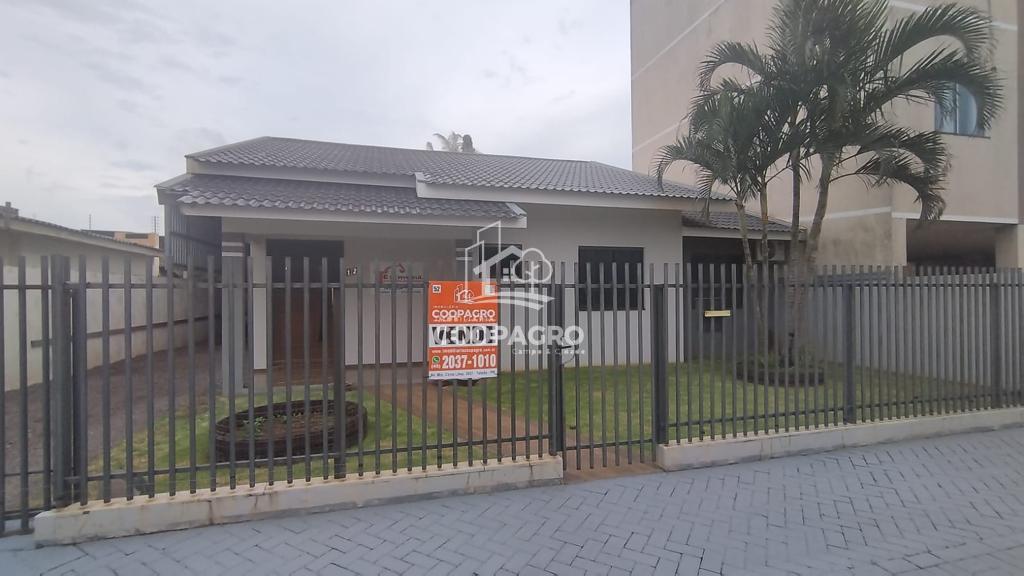 Casa em ?tima localiza??o, ? venda no Jardim Coopagro - Toledo...
