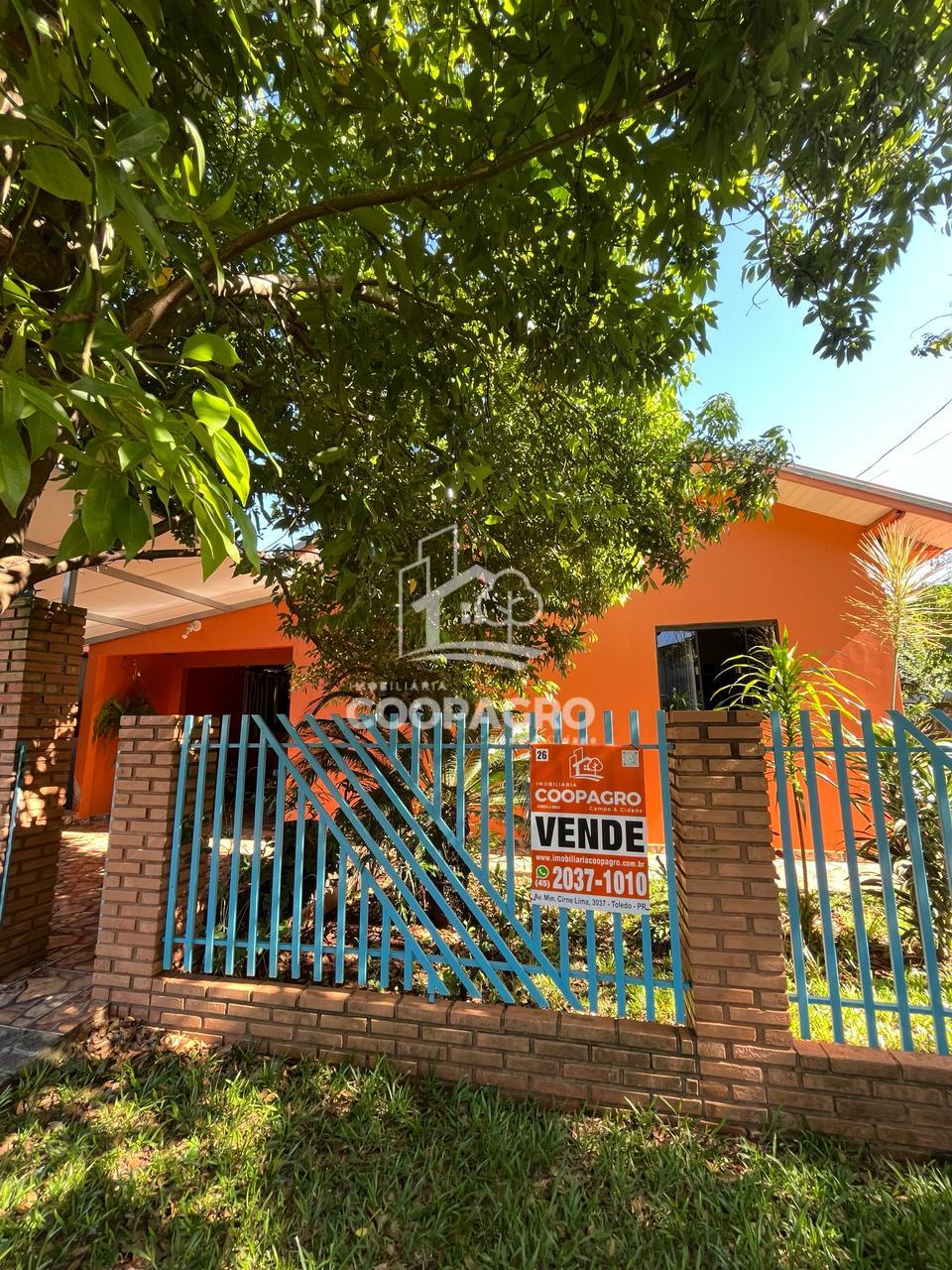 Casa à venda no Jardim Pancera - Toledo - PR. Com três dormitó...