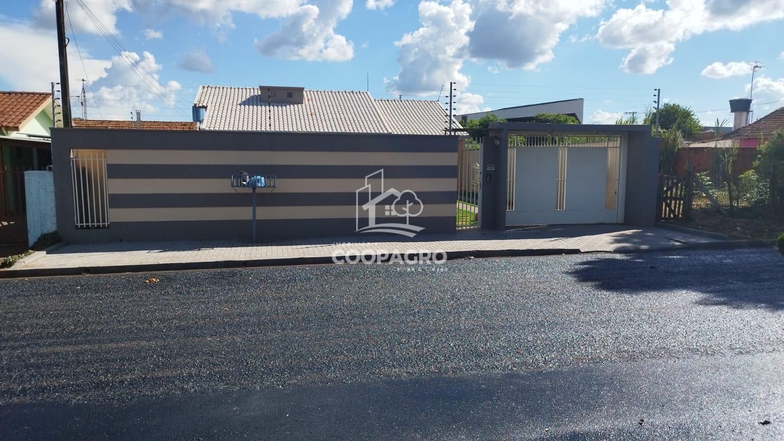 Casa com pisicina ? venda no Jardim Independ?ncia em Toledo - PR