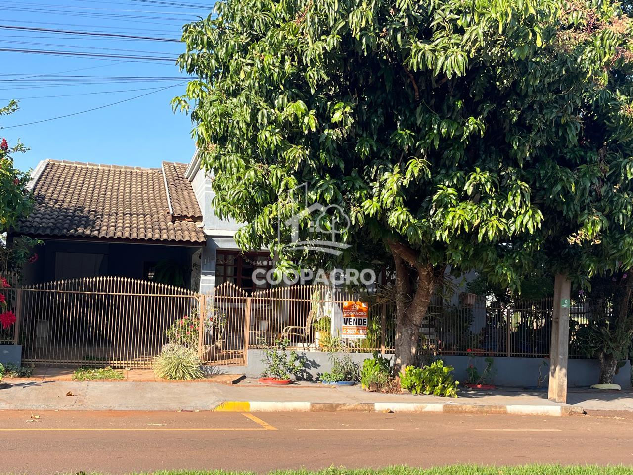 Casa à venda no Jardim Coopagro - Toledo - PR. De esquina próx...