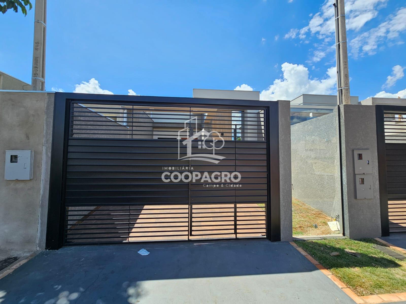 Casa à venda localizada no Jardim Coopagro em Toledo - PR
