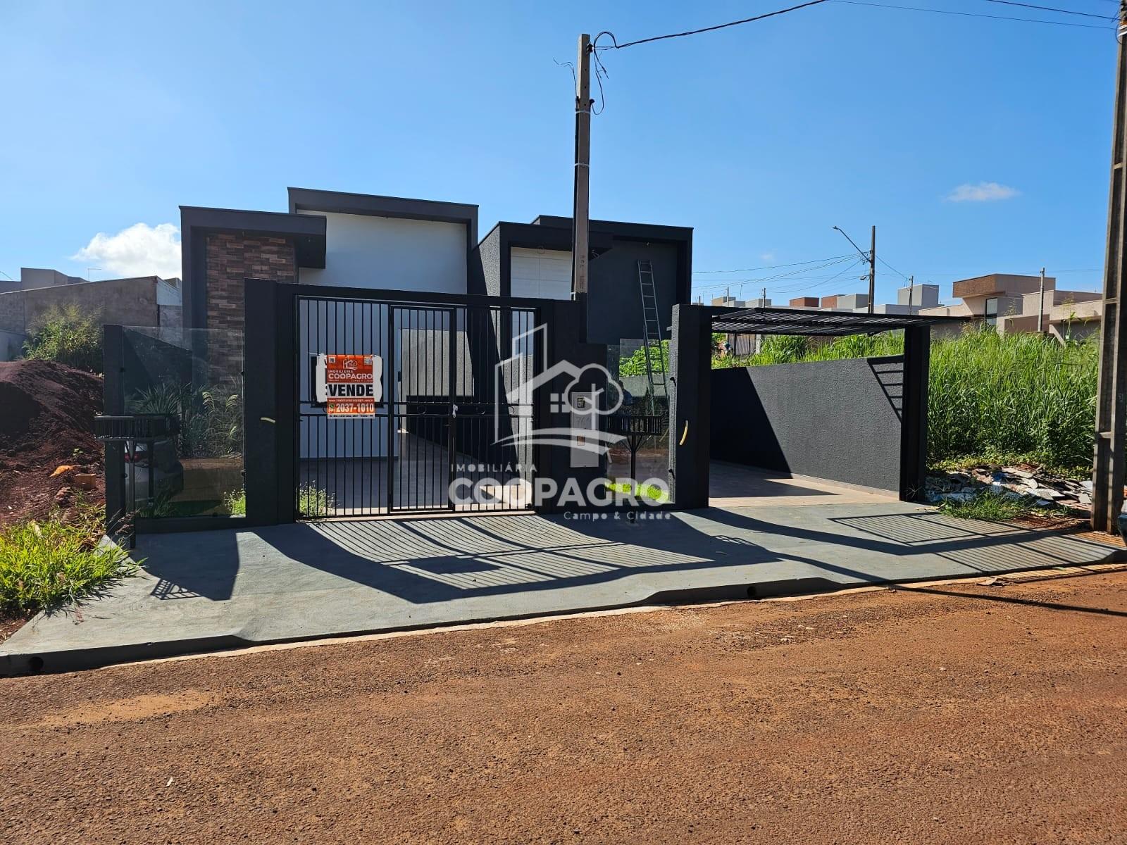 Casa à venda localizada no Jardim Coopagro em Toledo - PR