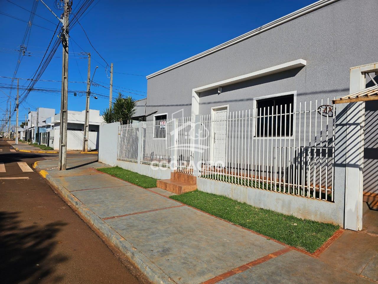Casa localizada no Jardim Coopagro - Toledo - PR. Com três dor...