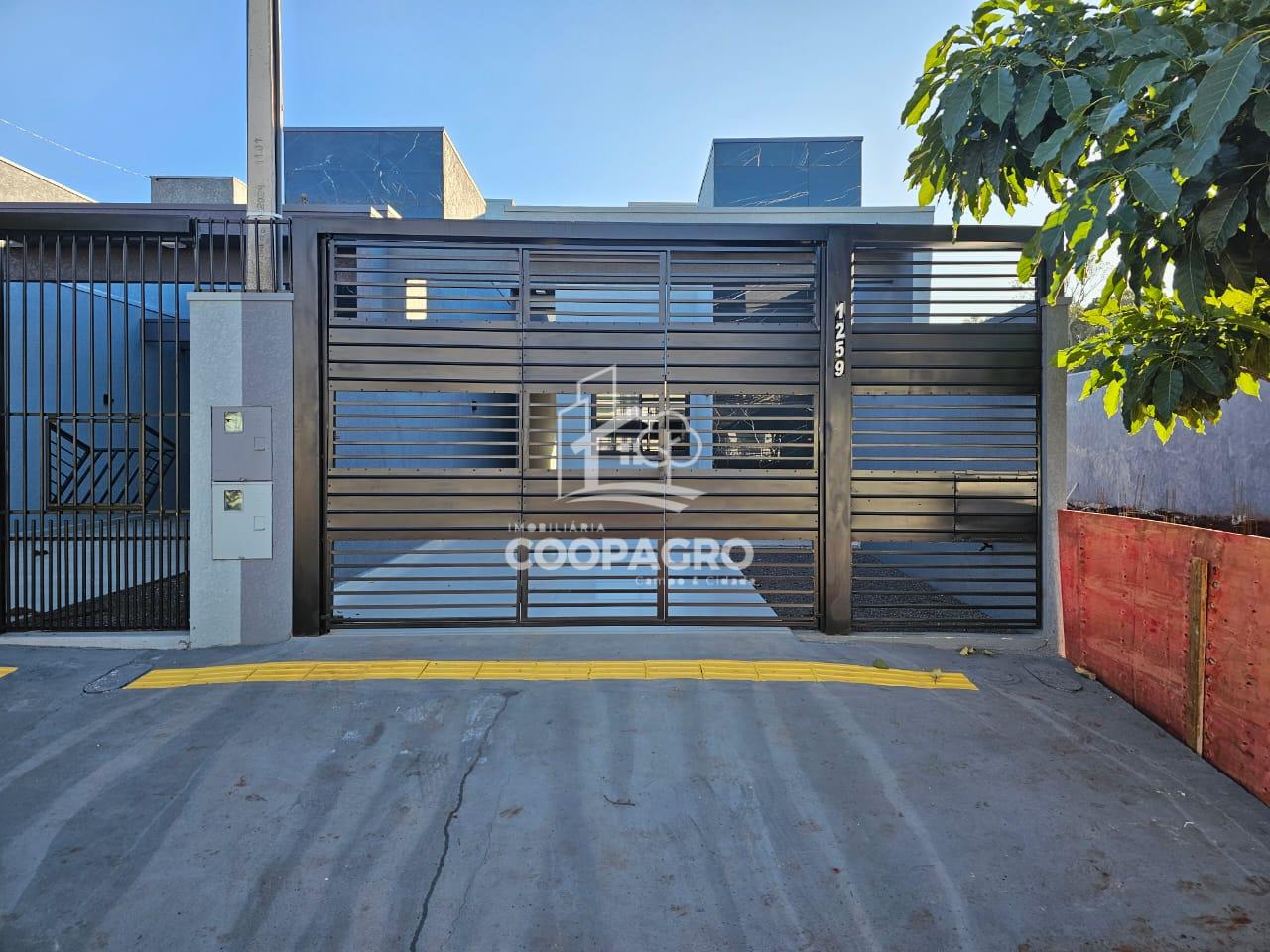 Casa apta a financiamento no Jardim Coopagro - Toledo - PR.