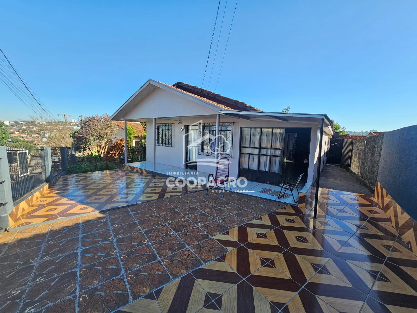 Casa com terreno de 700 m , localizada na Vila Operária em Tol...