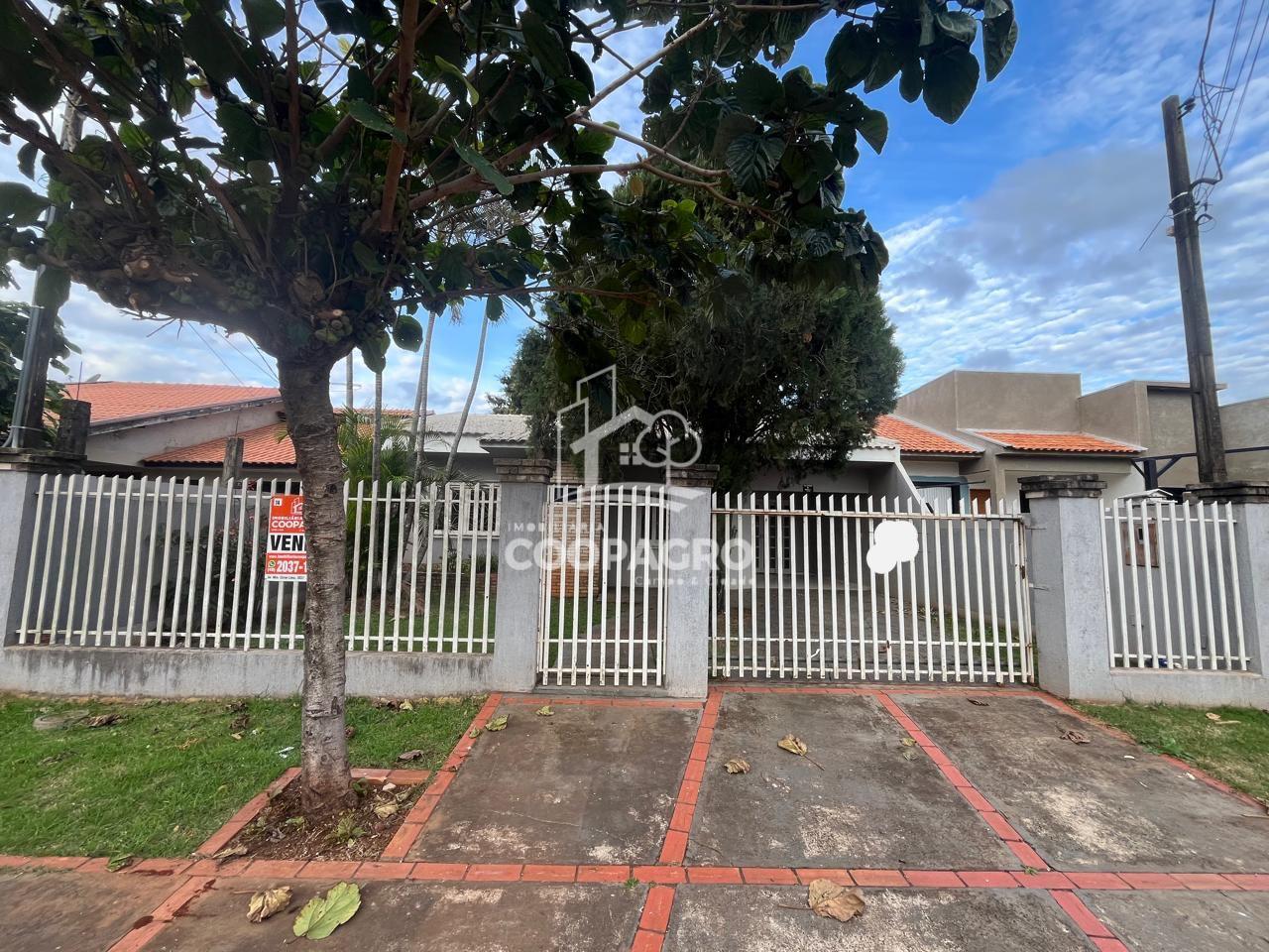Casa à venda com aprox 140,00 m2 e área de festa em  terreno 2...