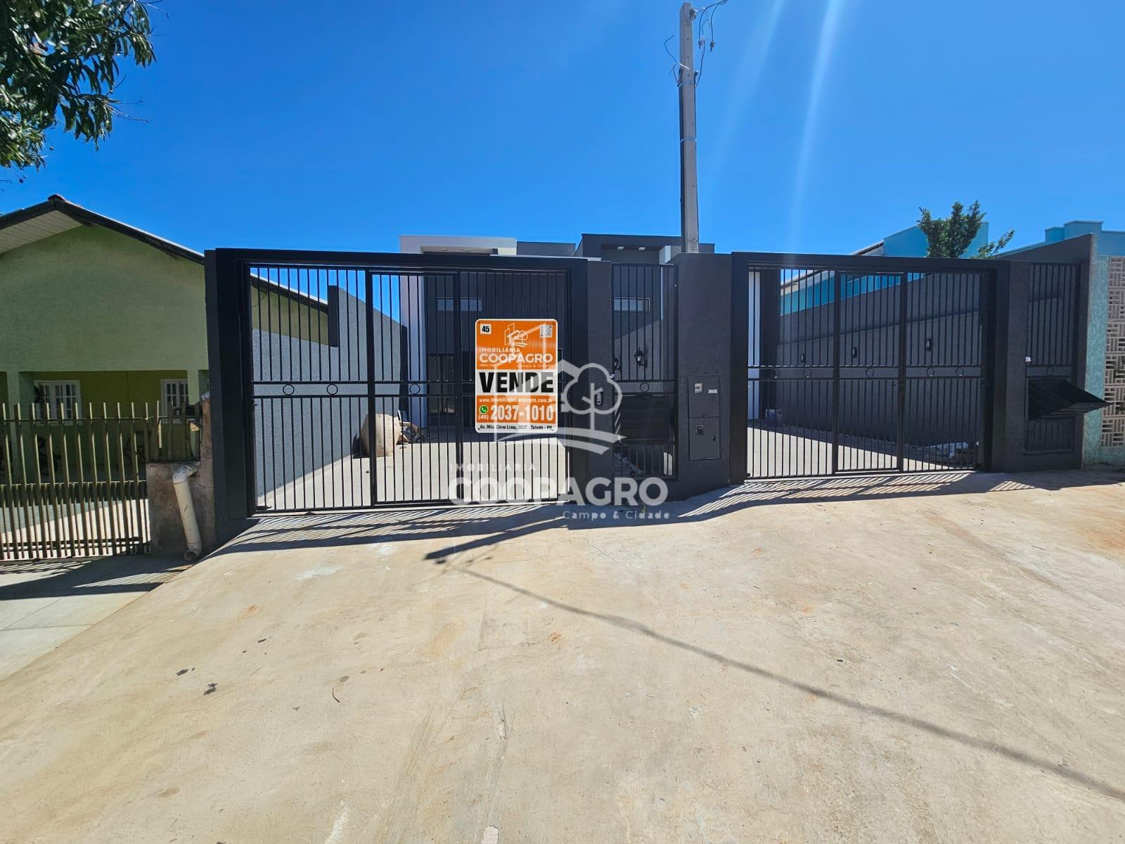 Casa á venda, localizada no Jardim Coopagro- Toledo - Pr.