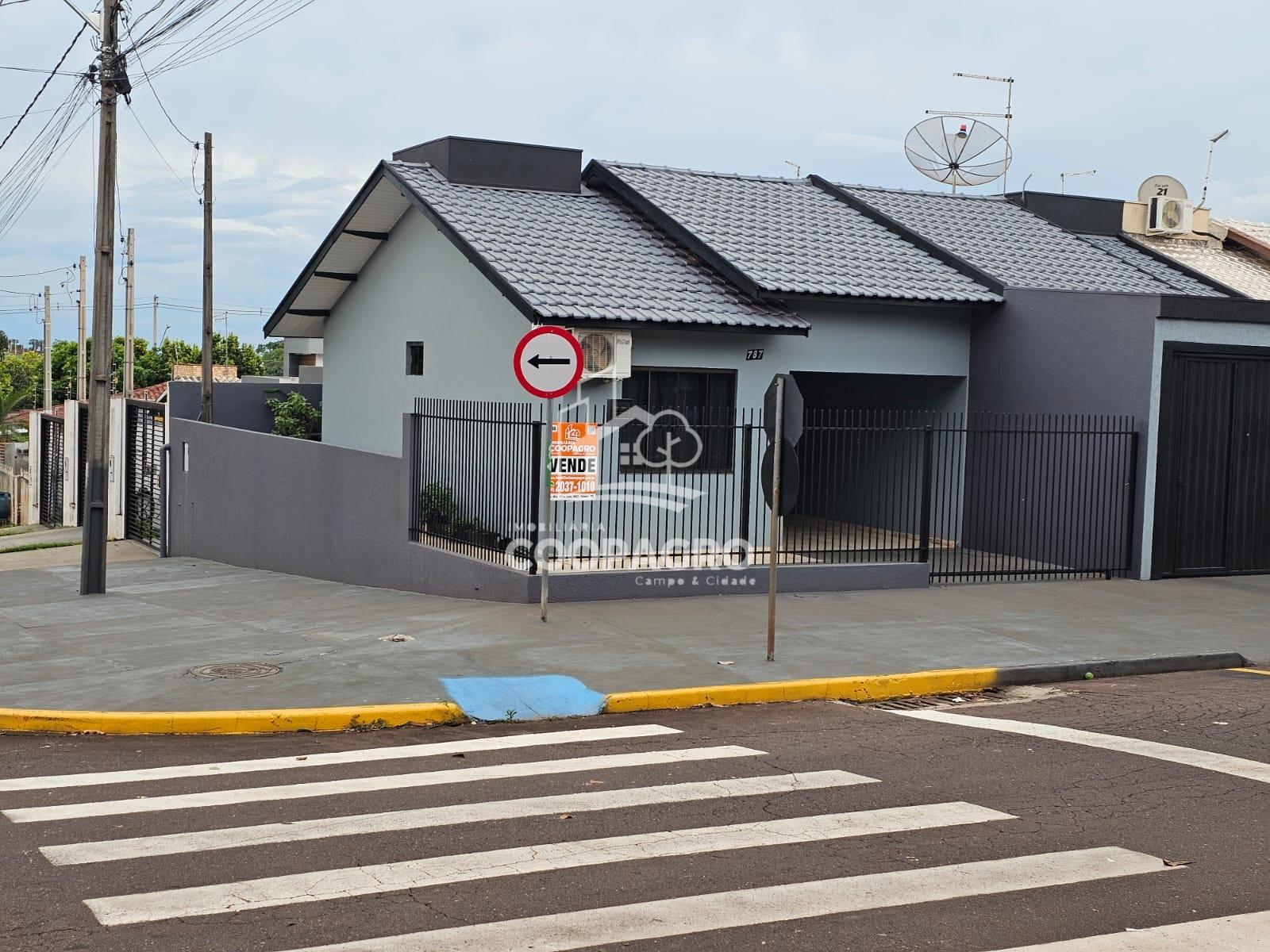 Casa de esquina à venda localizada no Jardim Coopagro em Toled...