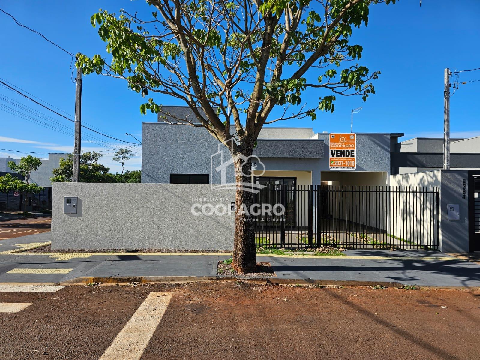 Casa de esquina, localizado no Jardim Coopagro - Toledo - PR.