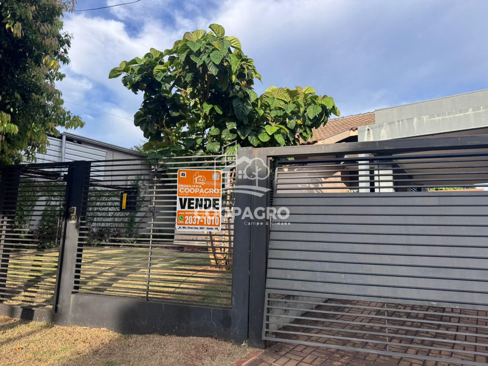 Casa à venda localizada no Jardim Coopagro em Toledo - PR