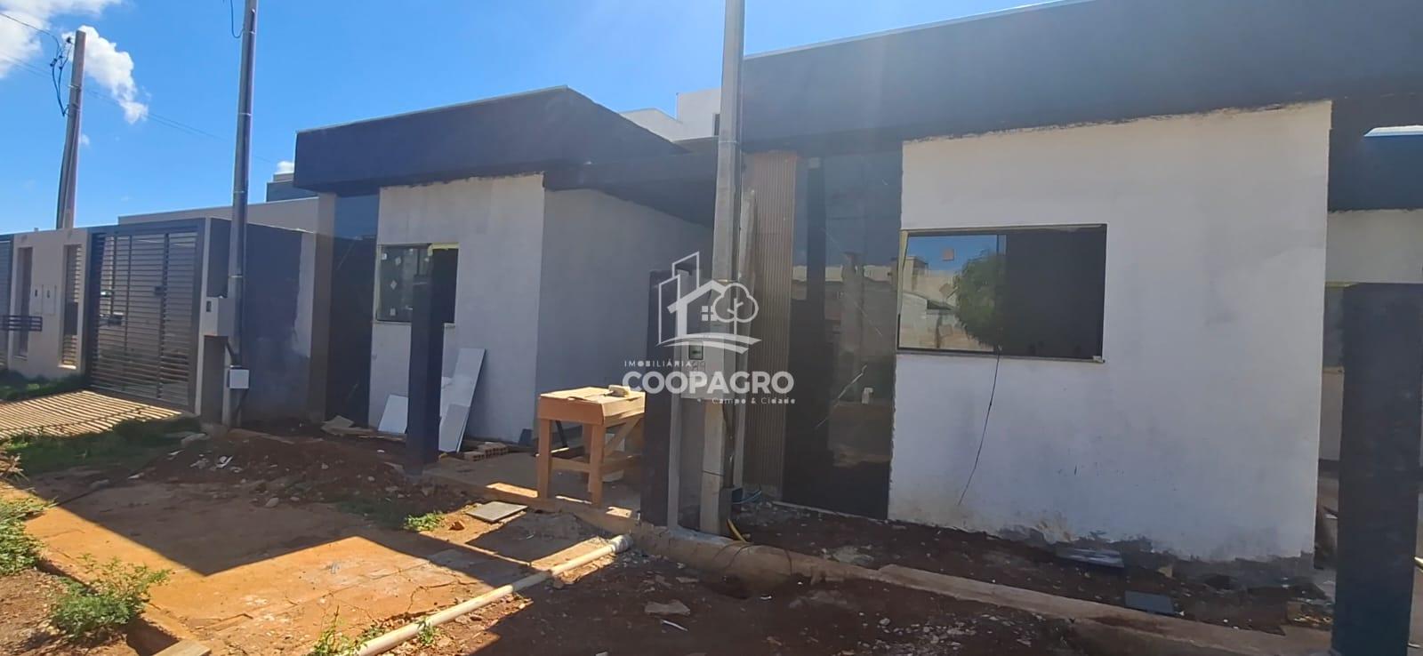 Casa de esquina localizada no Jardim Coopagro - Toledo - PR.