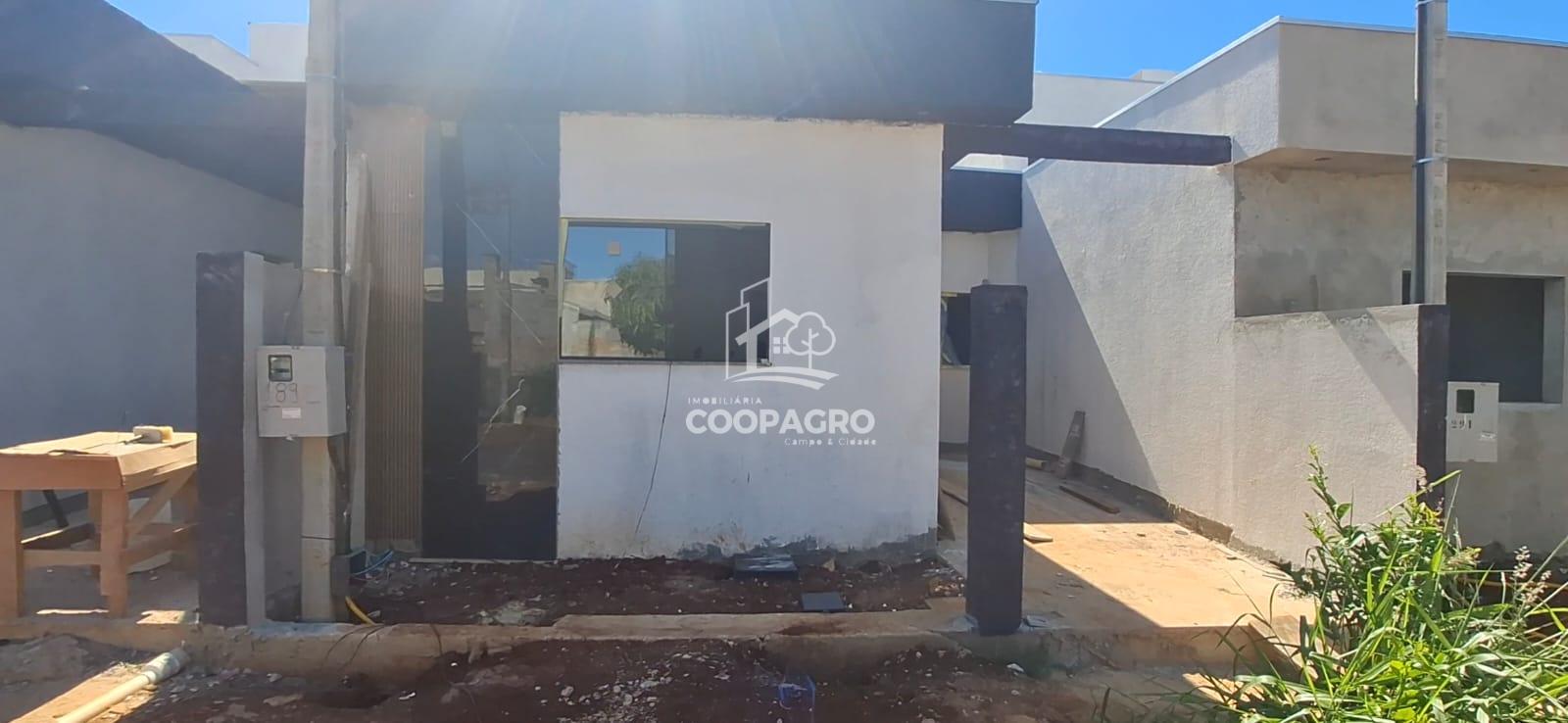 Casa á venda, localizada no Jardim Coopagro - Toledo - PR.