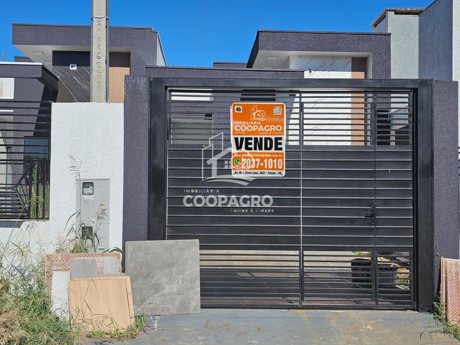 Casa com dois dormitórios, localizada no Jardim Coopagro - Tol...