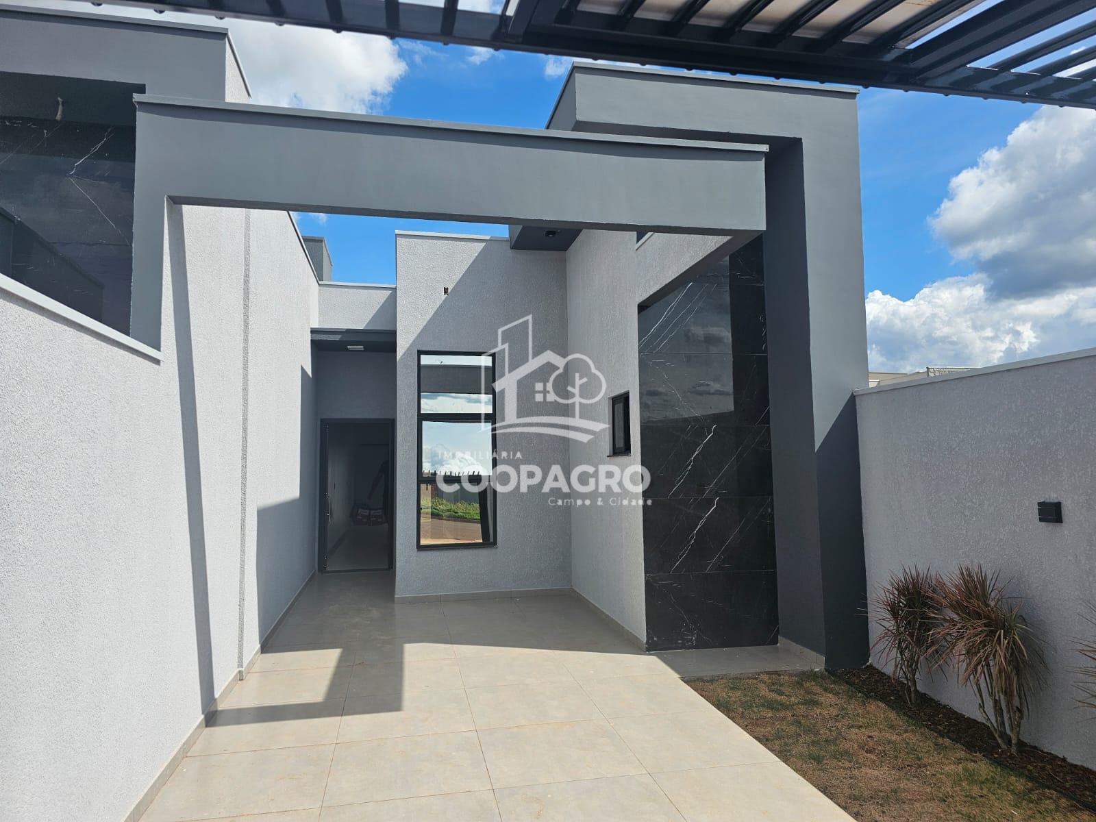 Casa à venda com suíte mais um quarto, pé direto 3,20 em toda ...