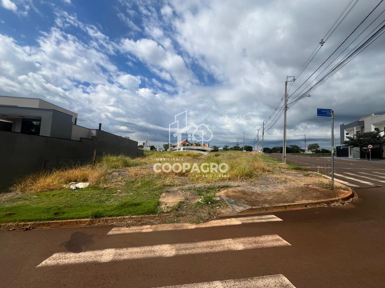 Terreno de esquina á venda na Vila Industrial - Toledo - PR.