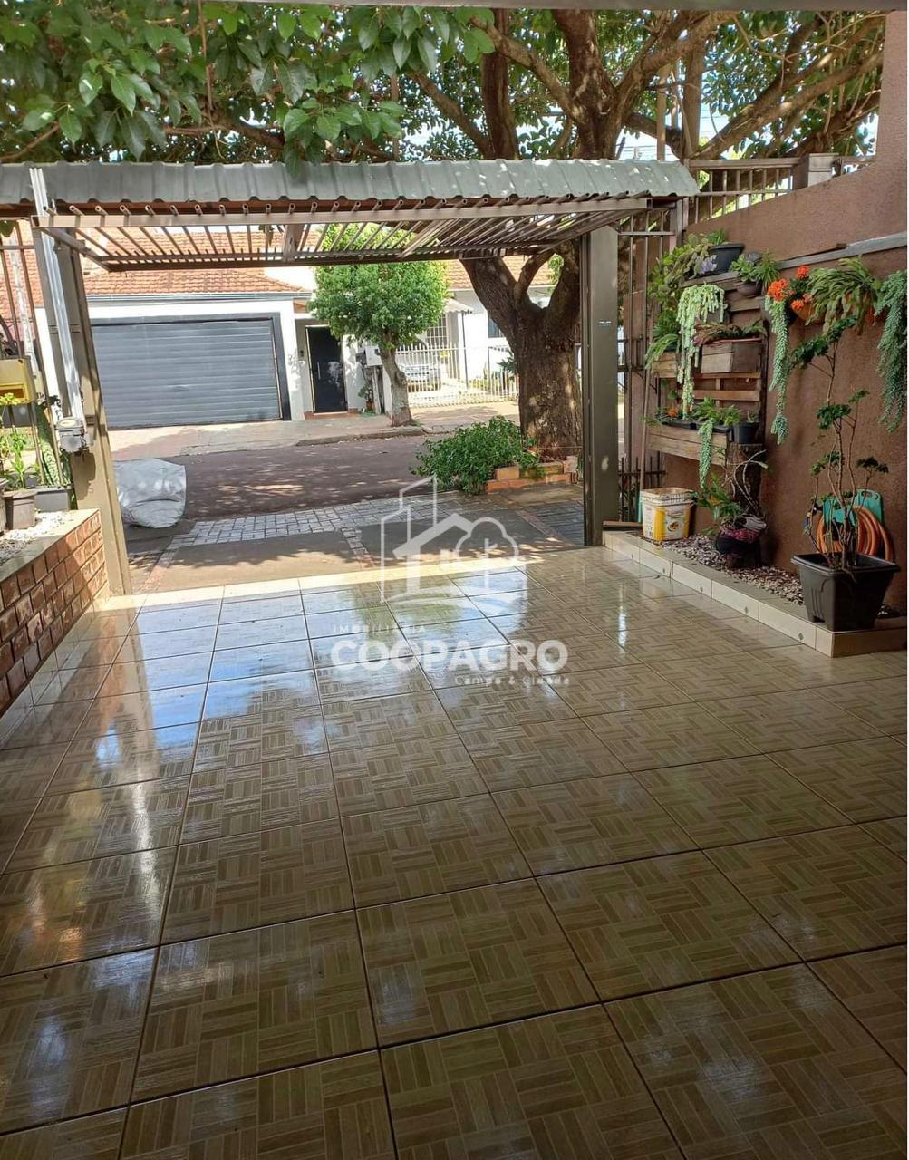 Casa à venda de 111,60m2, suíte e mais dois quartos, garagem c...
