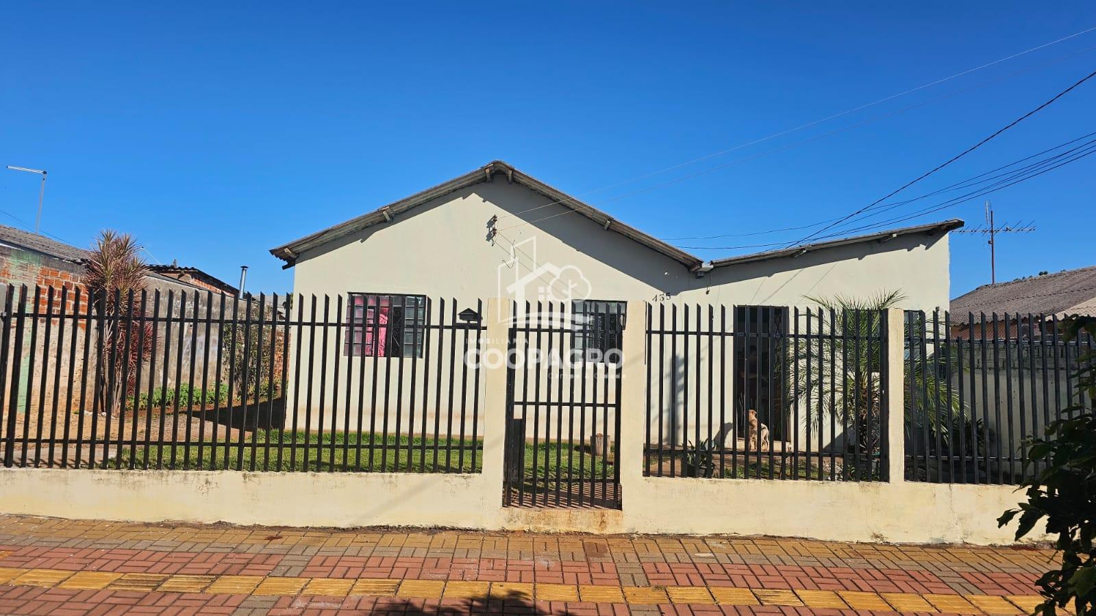 Terreno com duas casas ? venda localizada no Jardim Coopagro e...