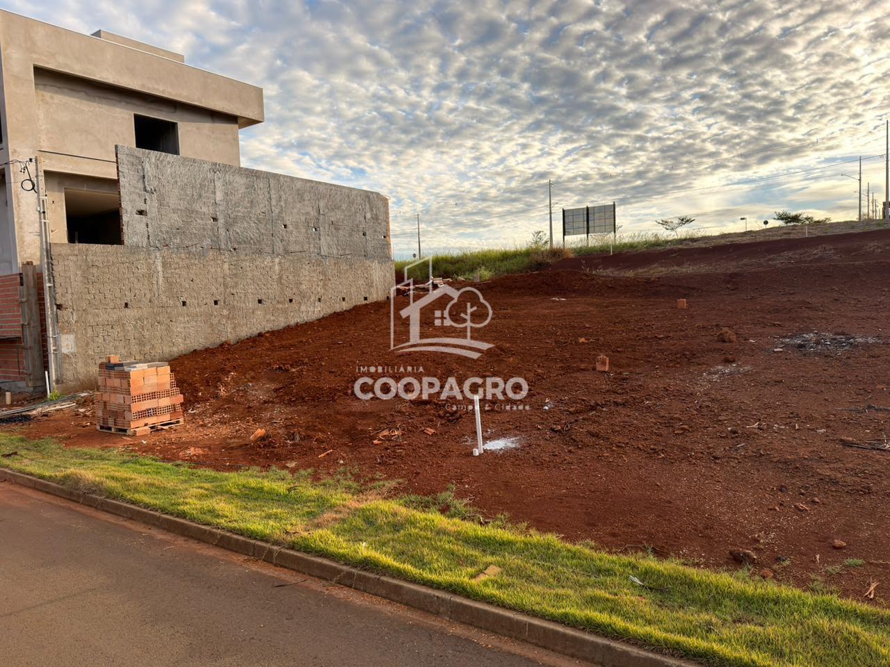 Terreno à venda 444,00 m² 12 x 37,00 frente sol da manhã, prox...
