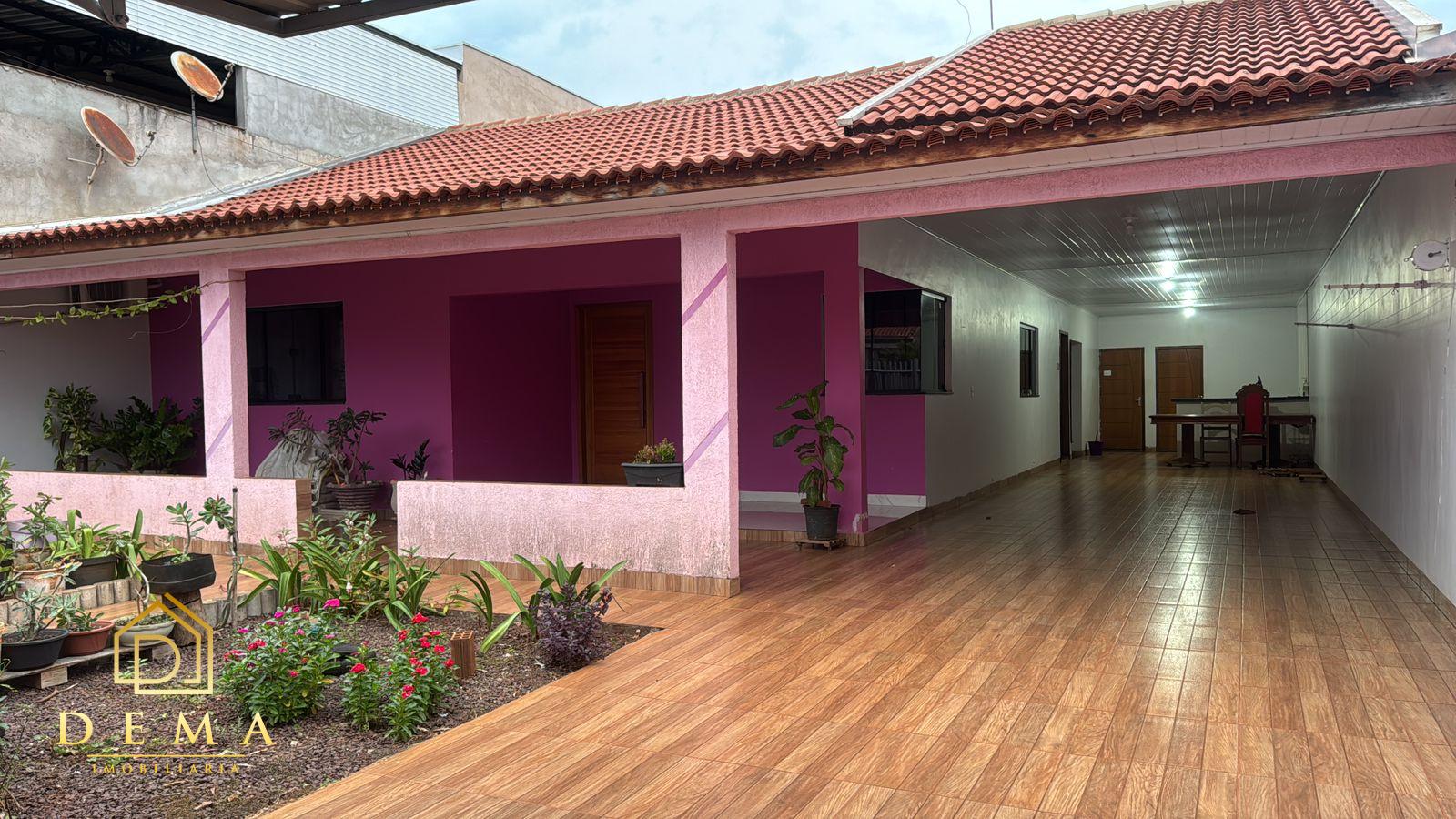 Casa à venda com 3 quartos, 200m² - Foto 1
