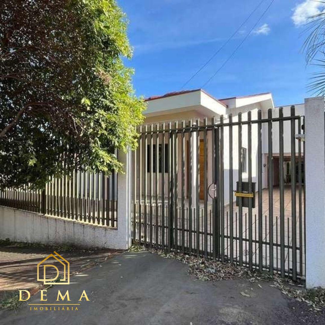 Casa à venda com 2 quartos, 130m² - Foto 1