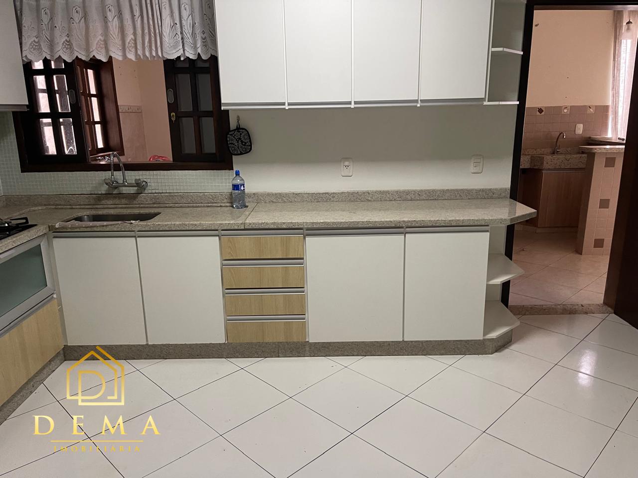 Apartamento à venda com 3 quartos, 260m² - Foto 1