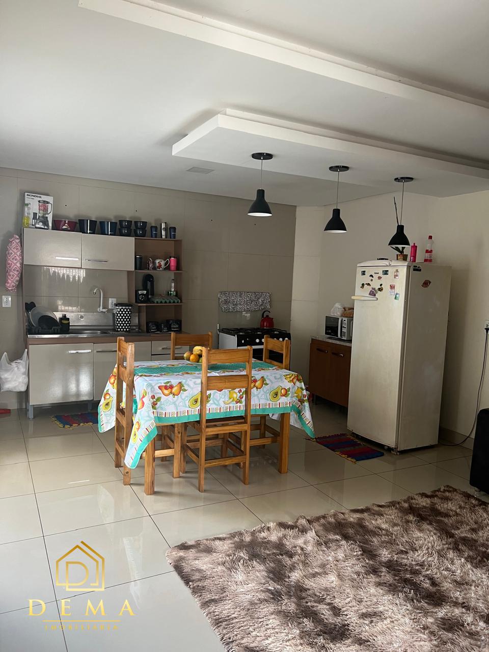 Casa à venda com 2 quartos, 65m² - Foto 2