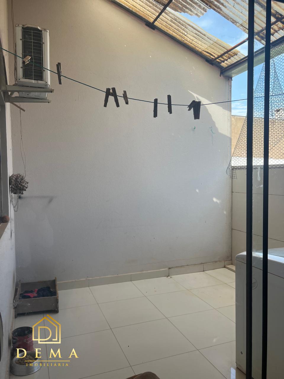 Casa à venda com 2 quartos, 65m² - Foto 3