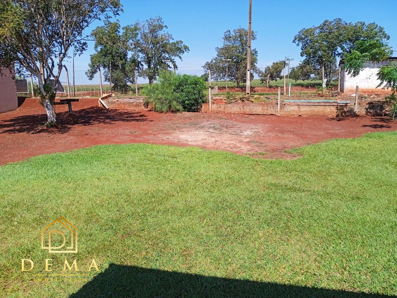 Chácara à venda com 4 quartos, 1336m² - Foto 1